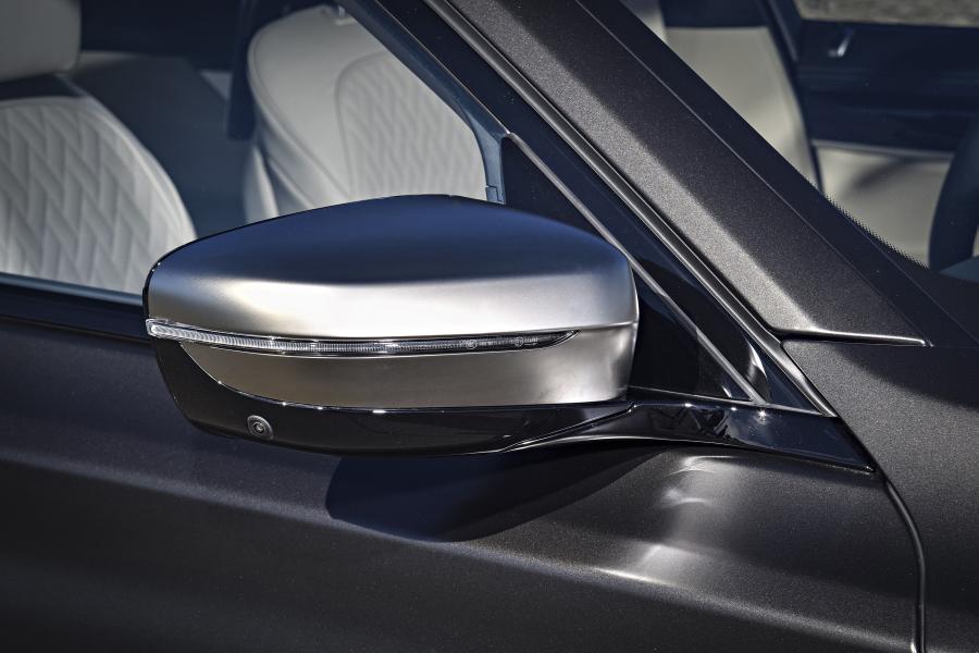 Детали экстерьера BMW M760i xDrive 2017 года  (NA) (фото 148 из 154)